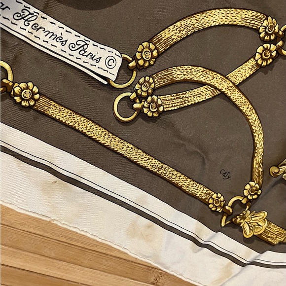 34 x 34 HERMES silk scarf / foulard in pre-loved condition - Picture 5 of 9